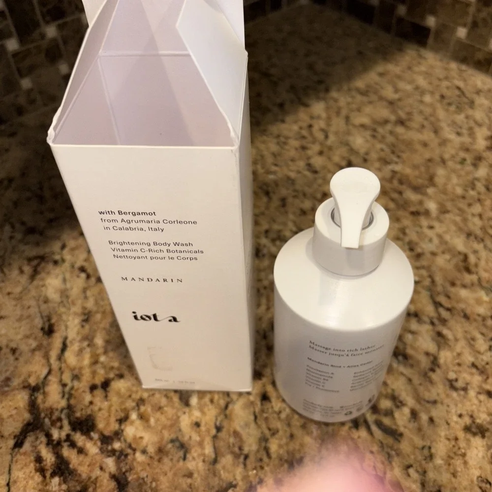 NIB Supervitamin Body Wash by IOTA 10 oz w/ Pump‎ Vegan - Picture 5 of 5